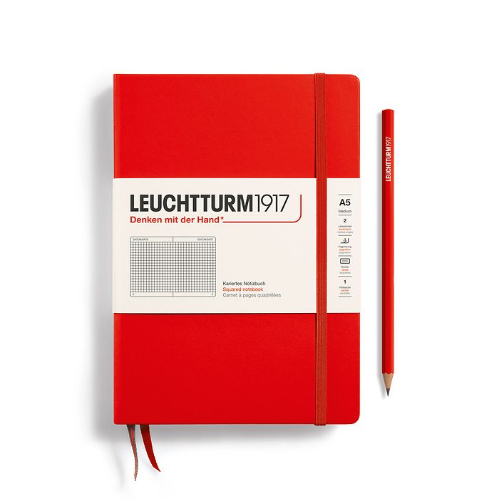 Carnet Medium (A5) couverture rigide, 251 pages numérotées, quadrillé, rouge